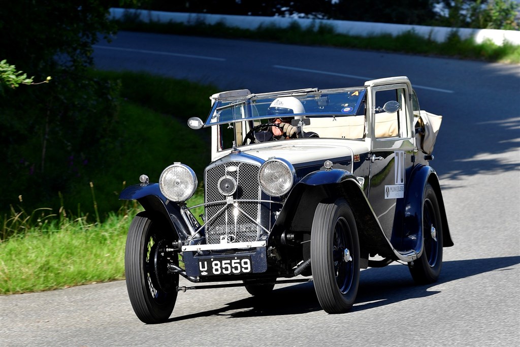 Terkel Lund Ovesen fra Aalborg stiller op i løbets ældste bil, en Lea Francis Hyper S fra 1929.
(Foto: Michael Eisenberg)